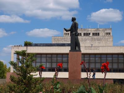 Прикрепленное изображение: засранный_укртеатр_е.стыд.jpg